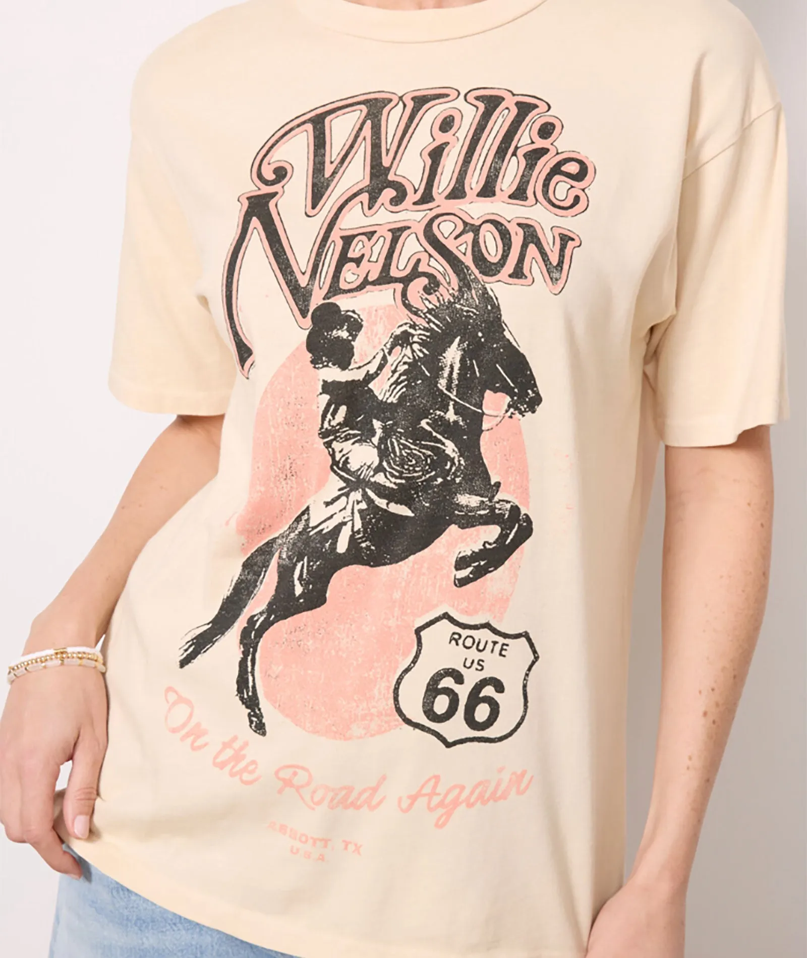 Daydreamer Women Willie Nelson Route 66 Weekend Tee