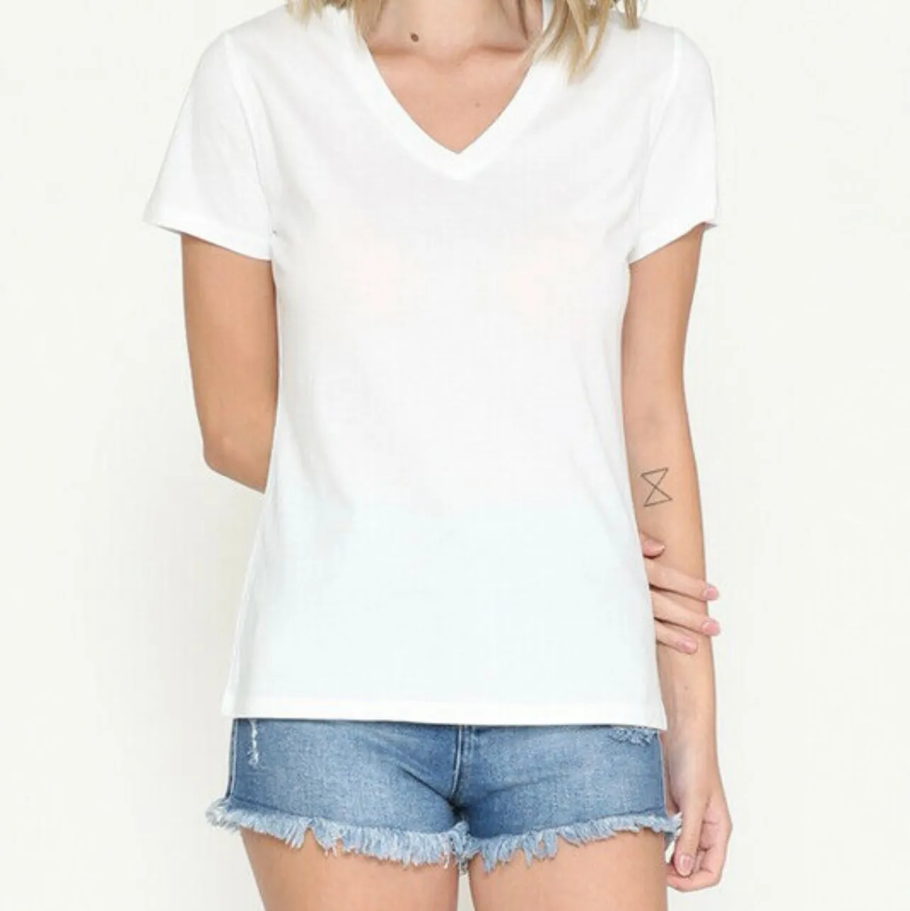 Simple V neck Tee